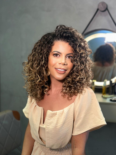 Foto da capa de Rita Aires Cabelos Cacheados